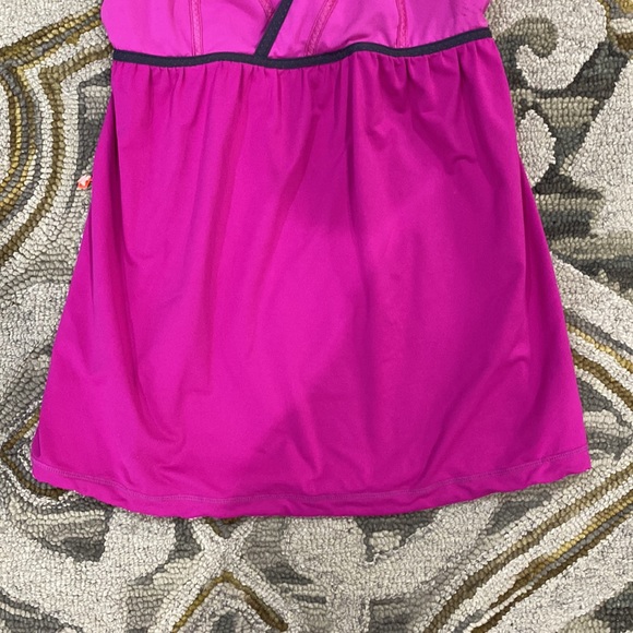💕Lululemon bright pink gray workout tank with bra sz Medium 💕 - Picture 3 of 11